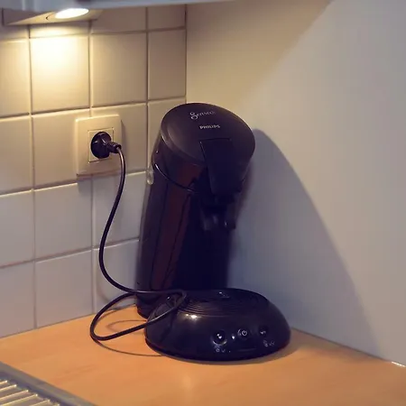 Dakota - Jacuzzi, Zwembad, Playstation 더뷔