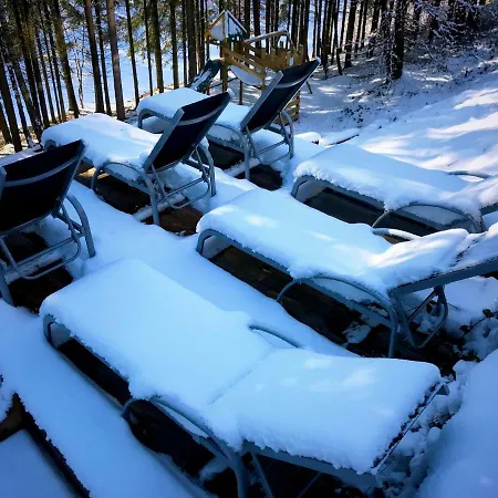 Dakota - Jacuzzi, Zwembad, Playstation 더뷔